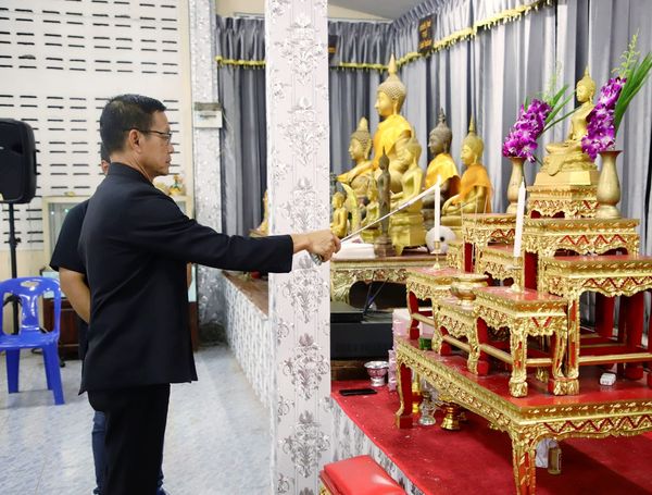 เทศบาลนครสุราษฎร์ธานี ร่วมมอบเงิน 30,000 บาท แก่สมาชิกกองทุน ... Image 1