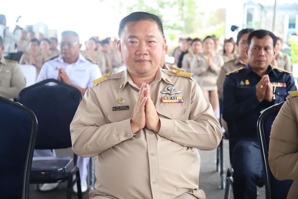 เทศบาลนครสุราษฎร์ธานี ร่วมวางพวงมาลาและถวายสักการะเนื่องใน “ ... รูปภาพ 1