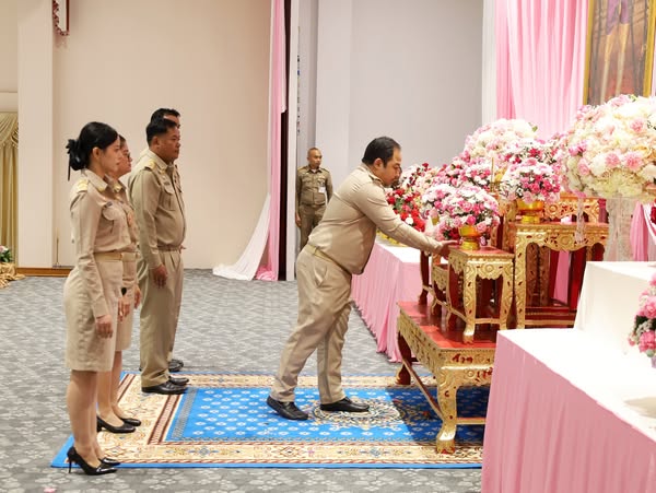เทศบาลนครสุราษฎร์ธานี ร่วมพิธีถวายราชสักการะ พระบาทสมเด็จพระ ... Image 1