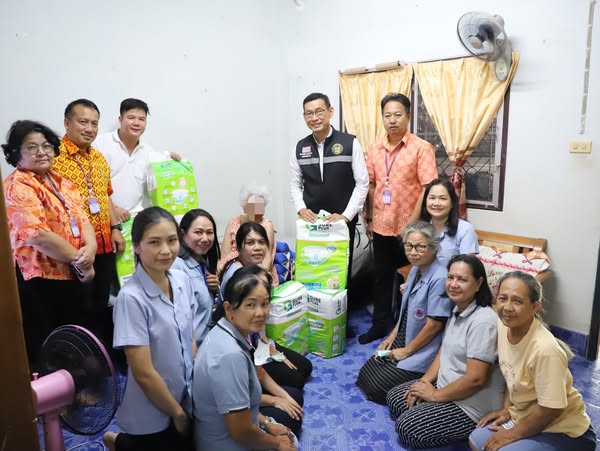 เทศบาลฯ ลงพื้นที่ให้กำลังใจและมอบผ้าอ้อมผู้ใหญ่ Image 1