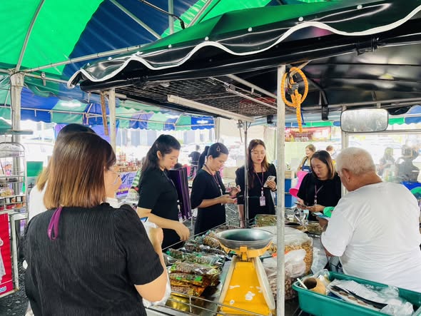 เชิญชวนเลือกซื้อสินค้า “ตลาดนัดวันอังคาร เทศบาลนครสุราษฎร์ธา ... Image 1