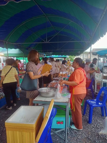 วันนี้อย่าลืมมาช้อปสินค้า “ตลาดนัดเทศบาลนครสุราษฎร์ธานี” ตั้ ... Image 1