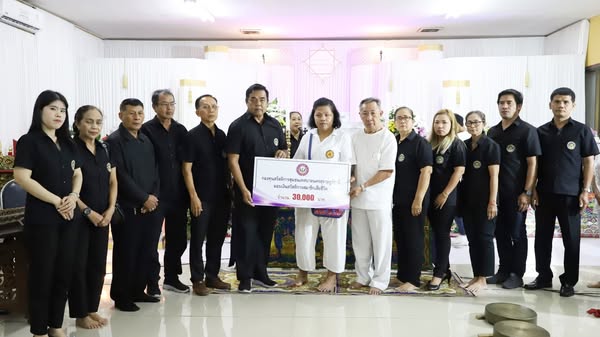 เทศบาลนครสุราษฎร์ธานี ร่วมมอบเงิน 30,000 บาท แก่สมาชิกกองทุน ... รูปภาพ 1