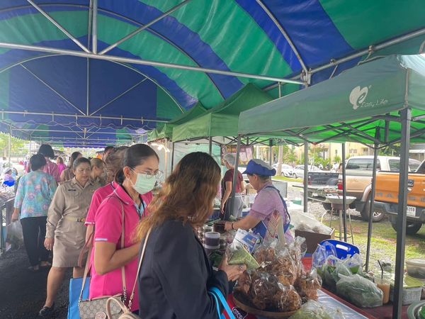พรุ่งนี้!! วันอังคาร อย่าลืมแวะมาเลือกซื้อสินค้าที่ตลาดนัดเท ... รูปภาพ 1