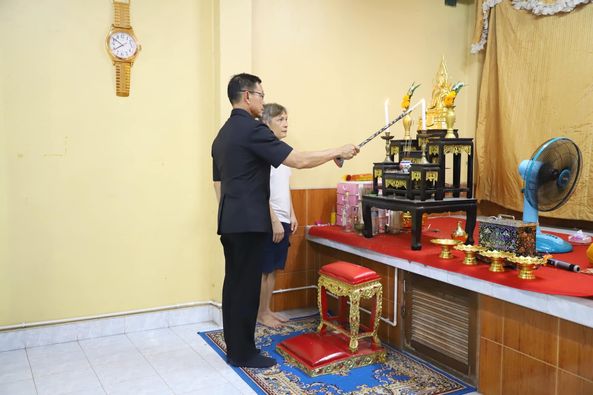 เทศบาลนครสุราษฎร์ธานีร่วมมอบเงิน 30,000 บาท แก่สมาชิกกองทุนส ... รูปภาพ 1