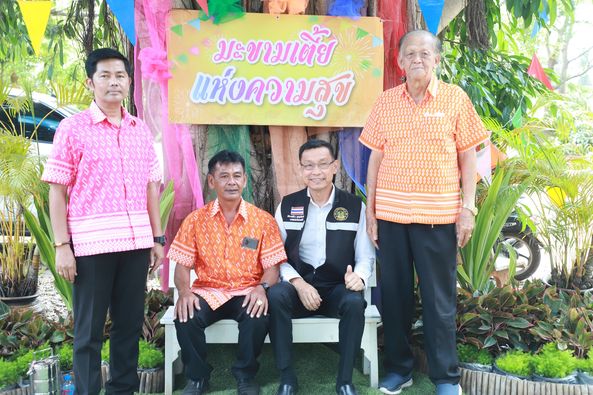นายกแป๊ะ ร่วมงานจบปีจบเดือนชุมชนเปี่ยมสุข เพื่อความเป็นสิริม ... Image 1