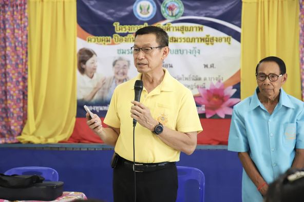 นายกแป๊ะ พบปะชมรมผู้สูงอายุ ตามโครงการส่งเสริมสุขภาพผู้สูงอา ... Image 1