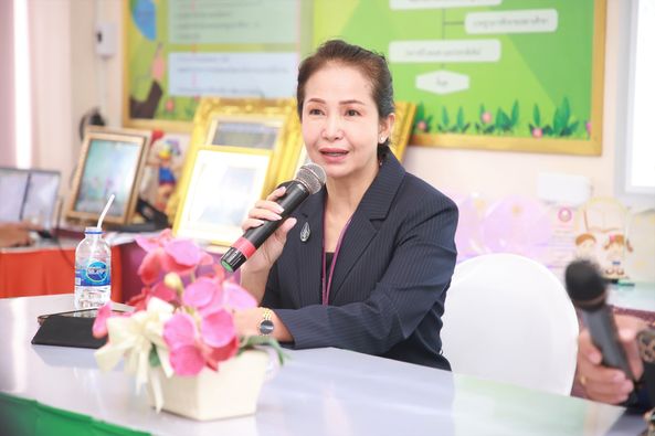 ประชุมเตรียมความพร้อมต้อนรับองคมนตรี ลงพื้นตรวจเยี่ยม ถนนศิล ... Image 1