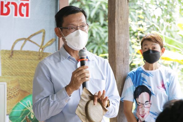 ชุมชนวัดกลางใหม่ฝึกอบรมส่งเสริมอาชีพผลิตบรรจุภัณฑ์จากธรรมชาต ... Image 1