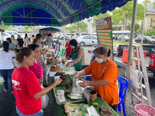 พรุ่งนี้พบกัน!! มาช้อปสินค้า “ตลาดนัดเทศบาลนครสุราษฎร์ธานี” Image 1