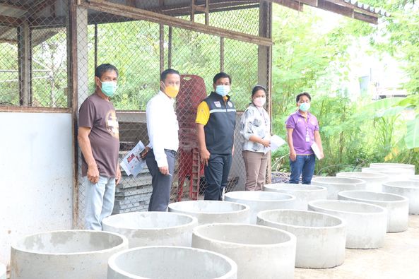 ทน.สฎ.ลงพื้นที่พบปะและเยี่ยมชมสถานที่การเลี้ยงปลาดุก Image 1
