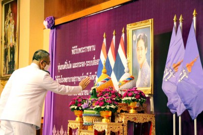 ร่วมพิธีรับพระราชทาน "หุ่นยนต์ปิ่นโต" และ"กระจกระบบสื่อสารทา ... Image 1